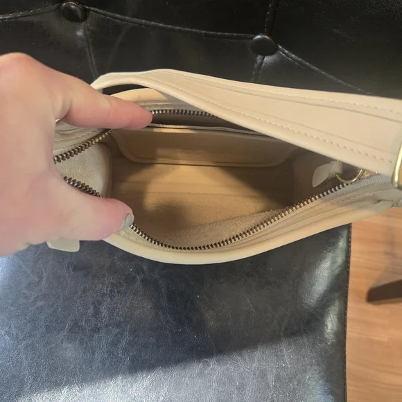 Vintage Coach Cream Shoulder Bag No. M8D - 9997 - Picture 7 of 13